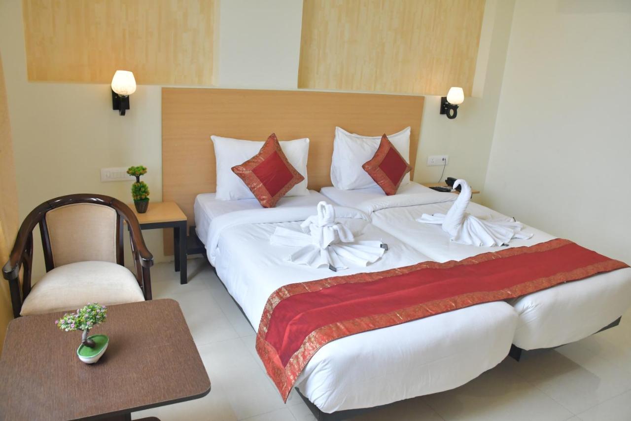 Hotel Yatharth Inn Varanasi Exterior foto