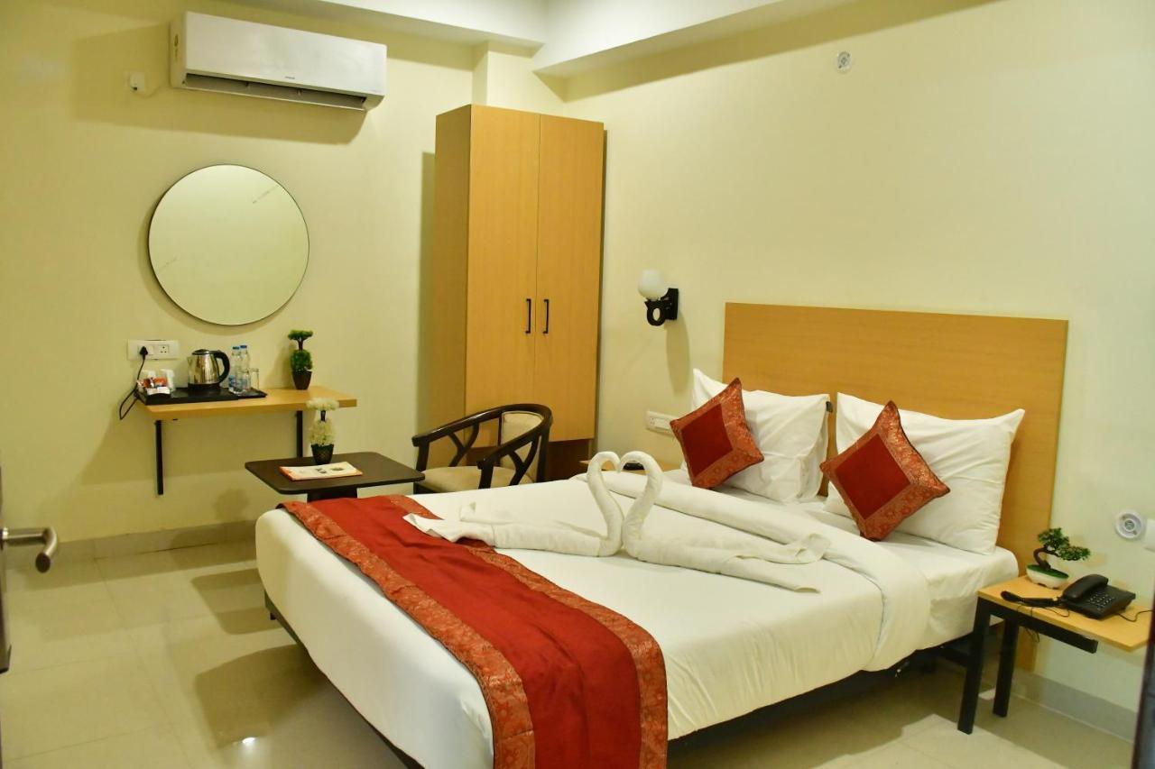 Hotel Yatharth Inn Varanasi Exterior foto