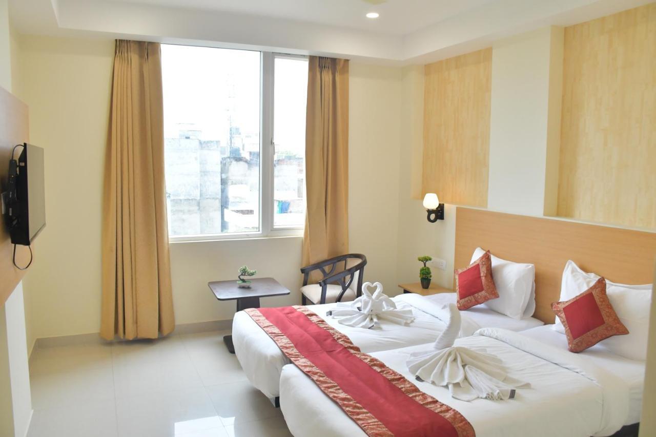 Hotel Yatharth Inn Varanasi Exterior foto