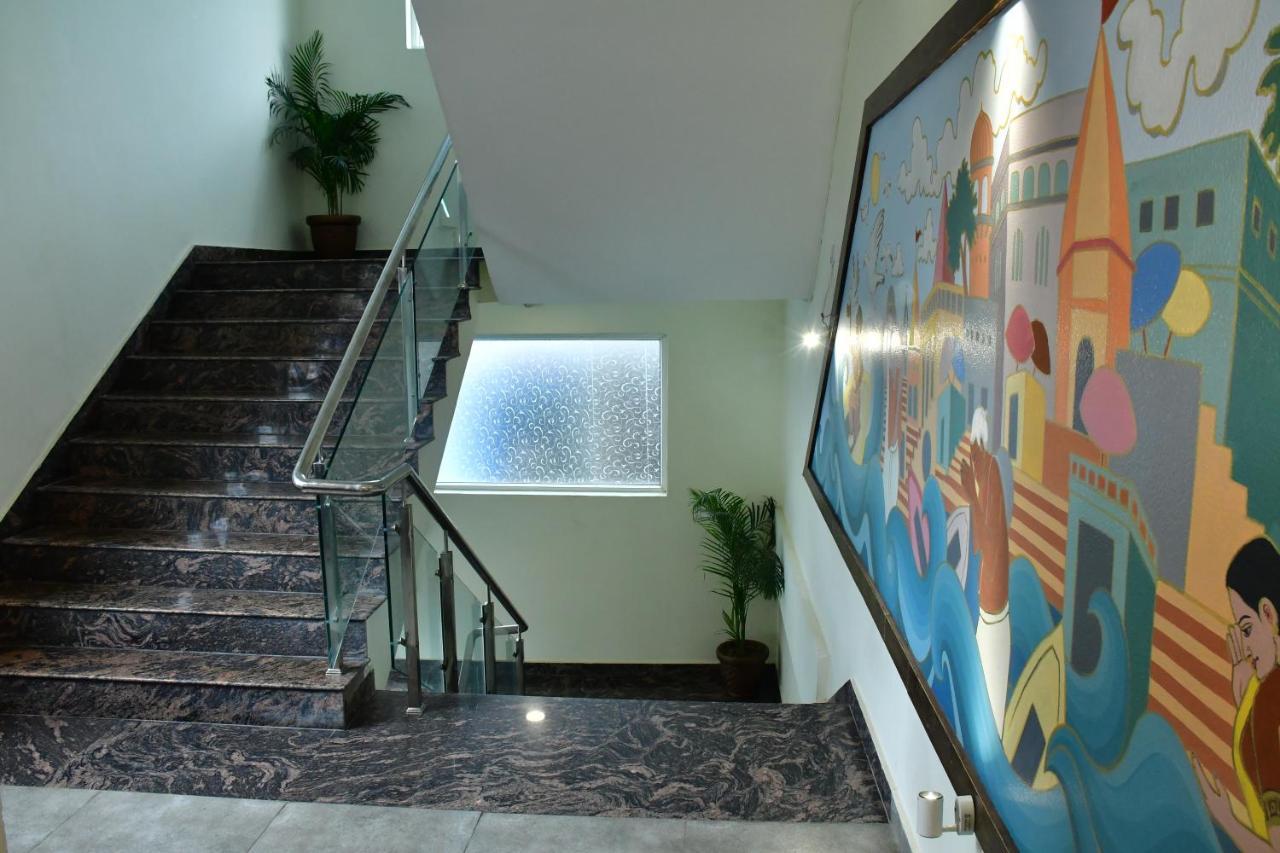 Hotel Yatharth Inn Varanasi Exterior foto