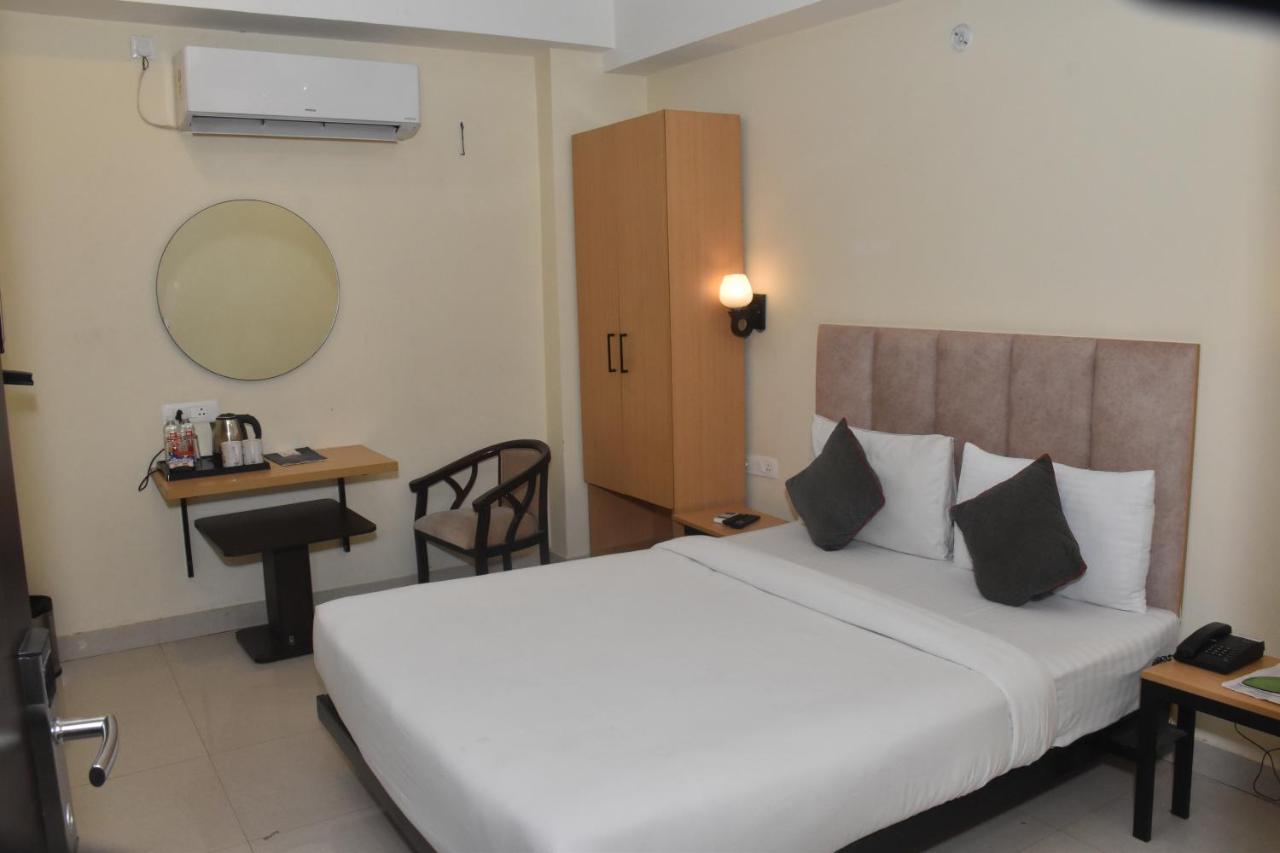 Hotel Yatharth Inn Varanasi Exterior foto
